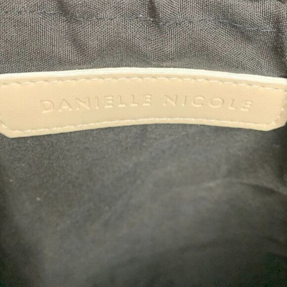 Danielle
Nicole Macrame Fringe Wood Handle Shoulder Purse - Picture 14 of 15